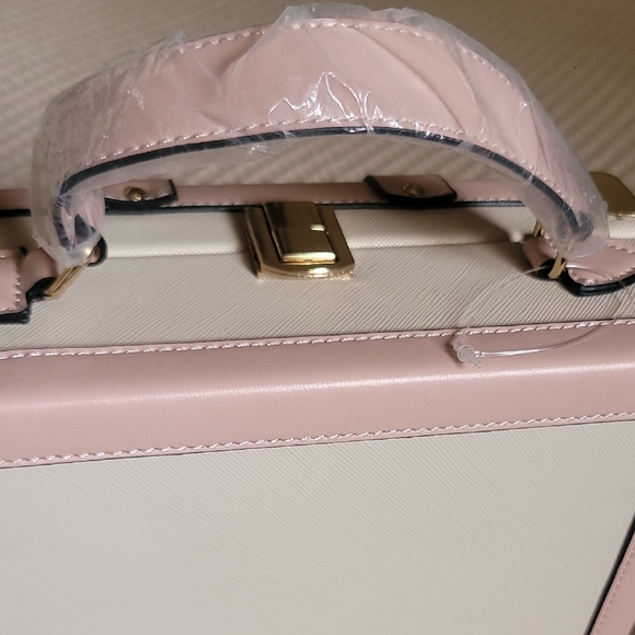 Aldo Pink and Cream Travel Bag with Vintage Appeal - Picture 11 of 11